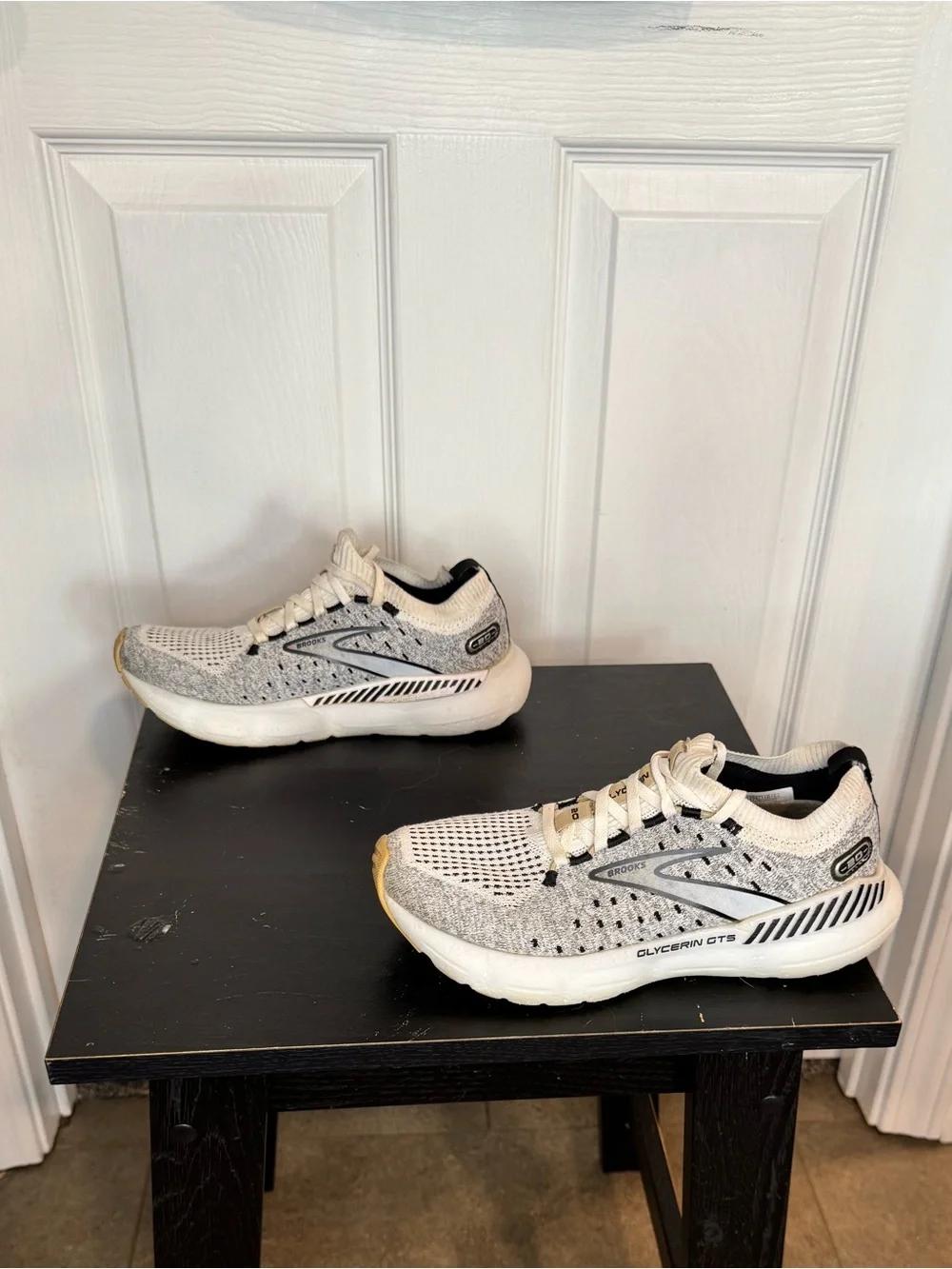 Women’s Brooks Glycerin StealthFit GTS 20 Tennis Shoes size 7